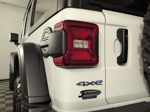 Certified 2024 Jeep Wrangler Unlimited Rubicon 4xe AWD/4WD image 15