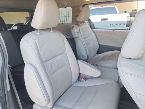 Used 2019 Toyota Sienna XLE Premium image 19