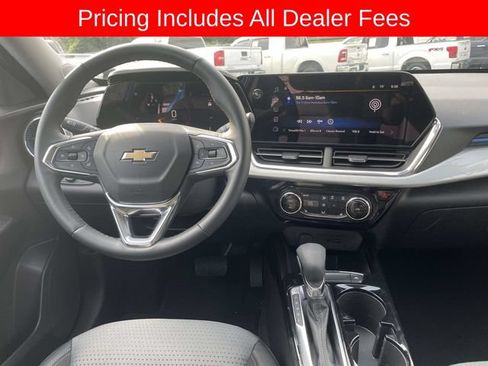Used 2025 Chevrolet Trax LT w/ Driver Confidence Package FWD image 14