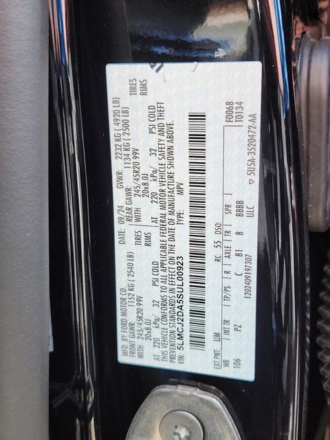 New 2025 Lincoln Corsair Reserve w/ Equipment Group 202A AWD/4WD image 26