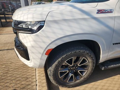 Used 2024 Chevrolet Tahoe Z71 w/ Luxury Package AWD/4WD image 7