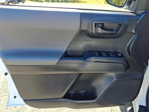 Used 2022 Toyota Tacoma SR image 14