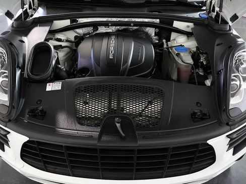 Used 2017 Porsche Macan AWD/4WD image 36