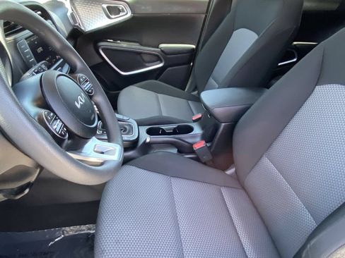 Used 2025 Kia Soul LX FWD image 22