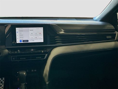 Used 2025 Toyota Camry LE image 19