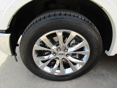 Used 2017 Ford F150 Lariat w/ Equipment Group 502A Luxury image 8