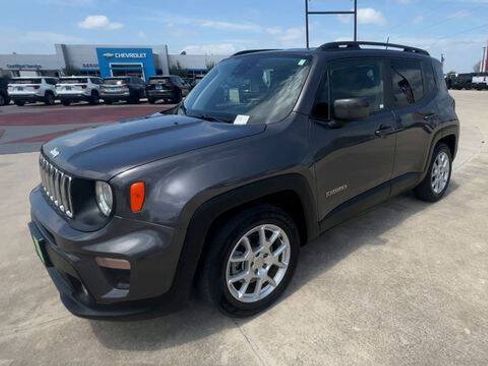 Used 2021 Jeep Renegade Latitude FWD image 4