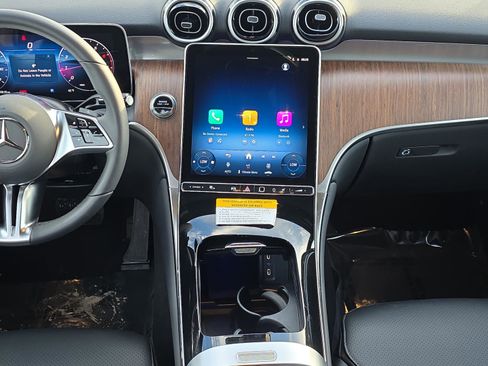 Used 2026 Mercedes-Benz GLC 300 4MATIC image 17