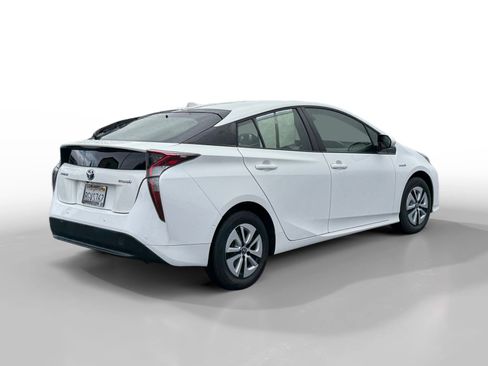 Used 2018 Toyota Prius Two image 5