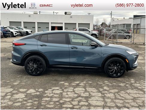 Used 2024 Buick Envista Sport Touring w/ Convenience I Package image 2