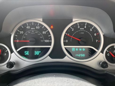 Used 2010 Jeep Wrangler Unlimited Rubicon image 10