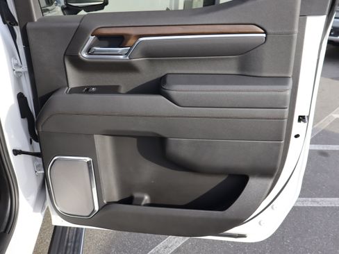 Certified 2025 Chevrolet Silverado 1500 High Country image 36