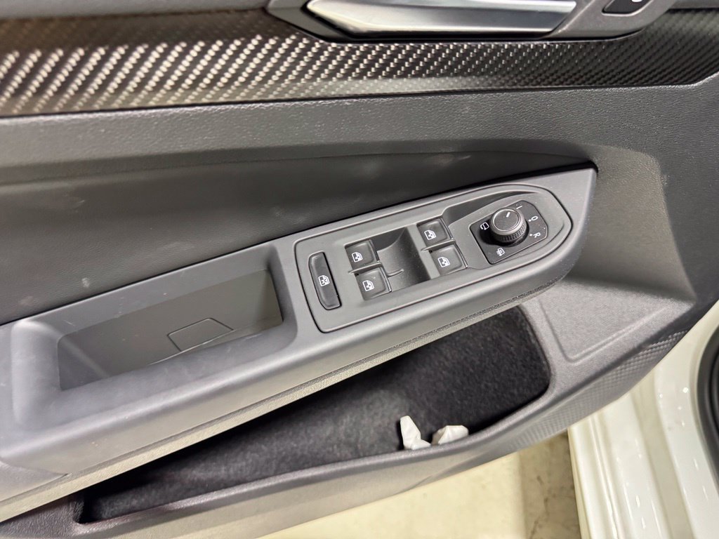 Used 2024 Volkswagen Golf R AWD/4WD image 12