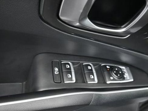 Used 2025 Kia Sorento S w/ Panoramic Sunroof Package FWD image 11