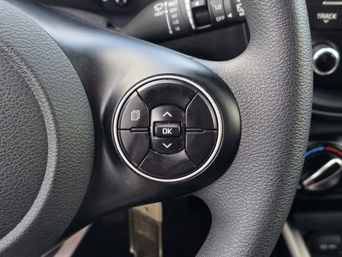 Used 2021 Kia Soul LX image 25