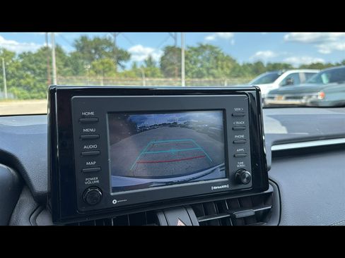 Used 2022 Toyota RAV4 LE image 19