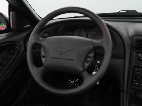 Used 2002 Ford Mustang Convertible RWD image 13