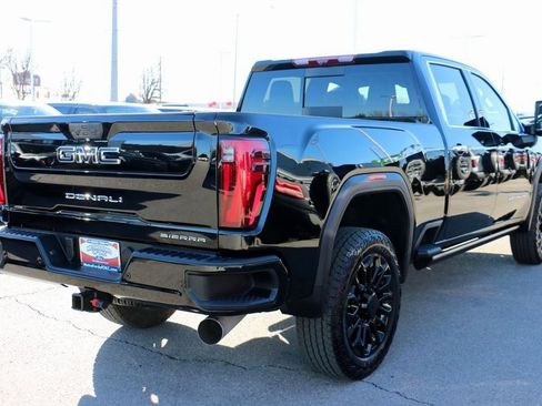 Used 2025 GMC Sierra 2500 Denali Ultimate image 5