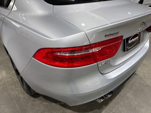 Used 2017 Jaguar XE Premium image 45