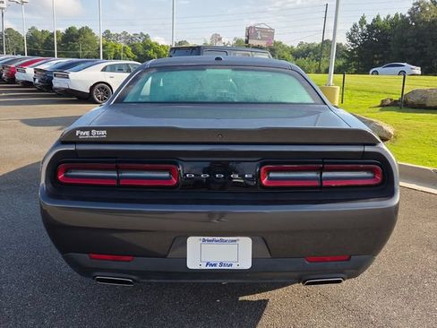 Used 2018 Dodge Challenger SXT RWD image 11