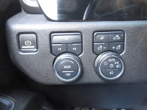 Used 2024 Chevrolet Silverado 2500 LT w/ Convenience Package AWD/4WD image 28