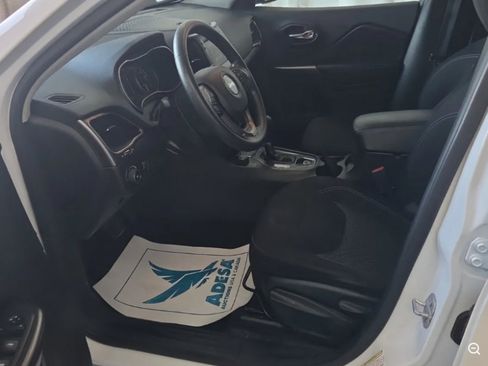 Used 2019 Jeep Cherokee Latitude w/ Popular Appearance Group AWD/4WD image 11