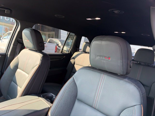 Used 2024 GMC Acadia AT4 w/ Luxury Package AWD/4WD image 11