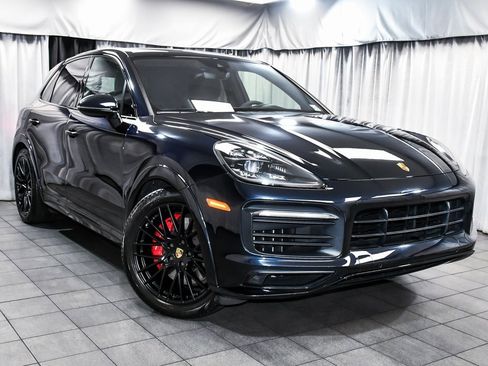 Used 2023 Porsche Cayenne GTS image 3