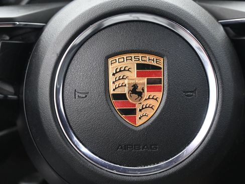 Used 2022 Porsche Macan image 23