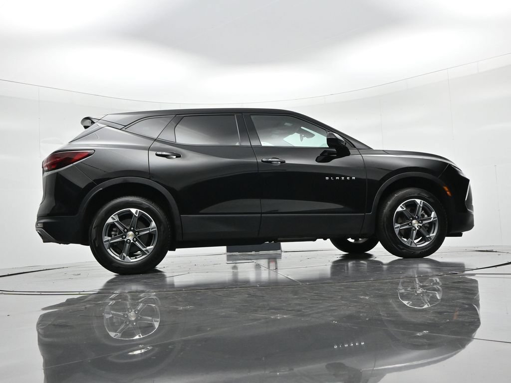 Used 2025 Chevrolet Blazer LT FWD image 22