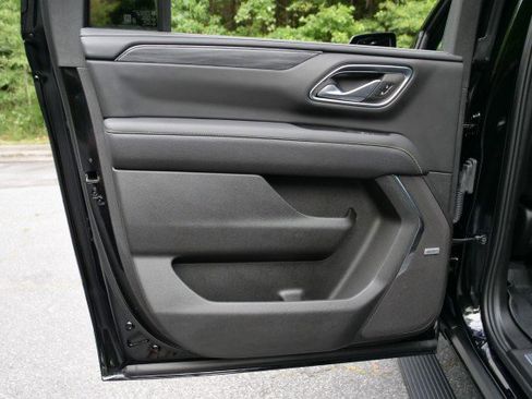 Used 2024 GMC Yukon XL SLT w/ SLT Luxury Package image 34