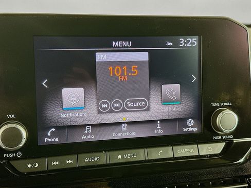 Used 2025 Nissan Pathfinder SV FWD image 21