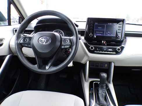 Used 2022 Toyota Corolla Cross L image 10