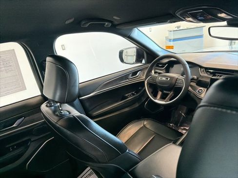 Used 2024 Jeep Grand Cherokee L Limited w/ Black Appearance Package image 29