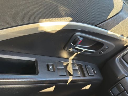 Used 2014 MAZDA MAZDA5 Sport image 22