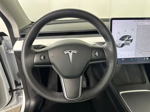 Used 2021 Tesla Model Y Long Range image 14