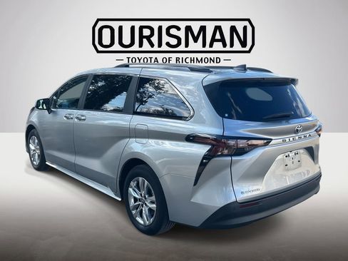 Used 2025 Toyota Sienna XLE w/ XLE Plus Package image 6