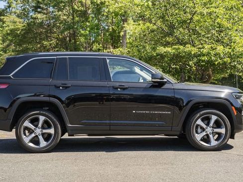 Used 2023 Jeep Grand Cherokee Limited AWD/4WD image 4