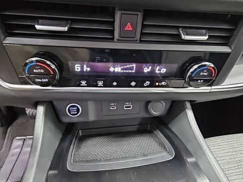 Used 2023 Nissan Rogue SV image 18