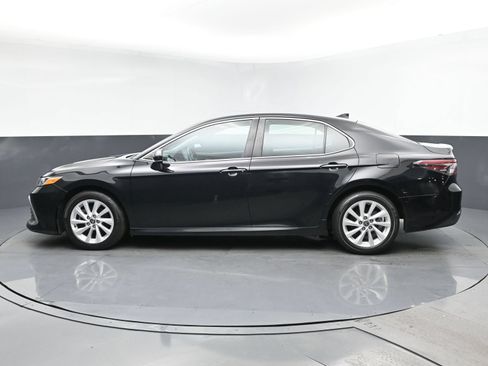 Used 2021 Toyota Camry LE FWD image 4