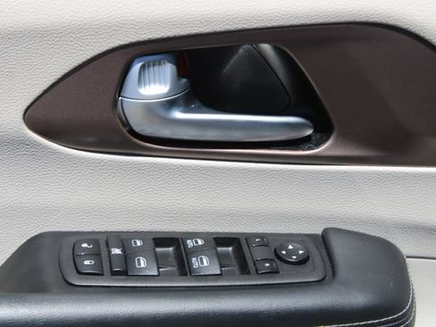 Used 2024 Chrysler Voyager LX FWD image 13