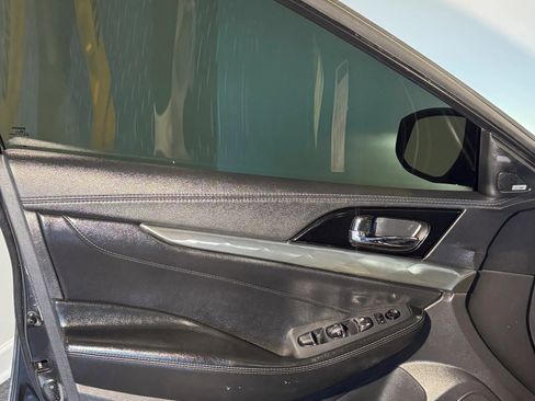 Used 2017 Nissan Maxima SR FWD image 12