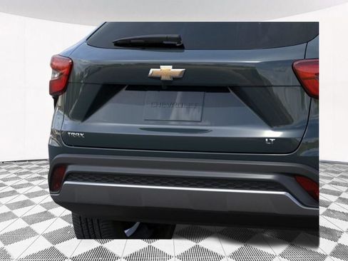 New 2026 Chevrolet Trax LT w/ LT Convenience Package FWD image 21