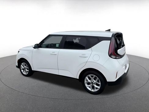 Used 2025 Kia Soul LX w/ LX Technology Package FWD image 10
