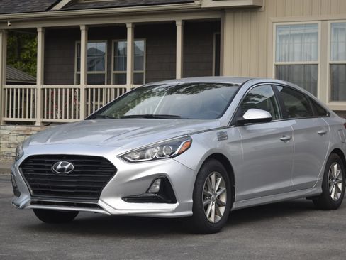 Used 2018 Hyundai Sonata SE FWD image 1
