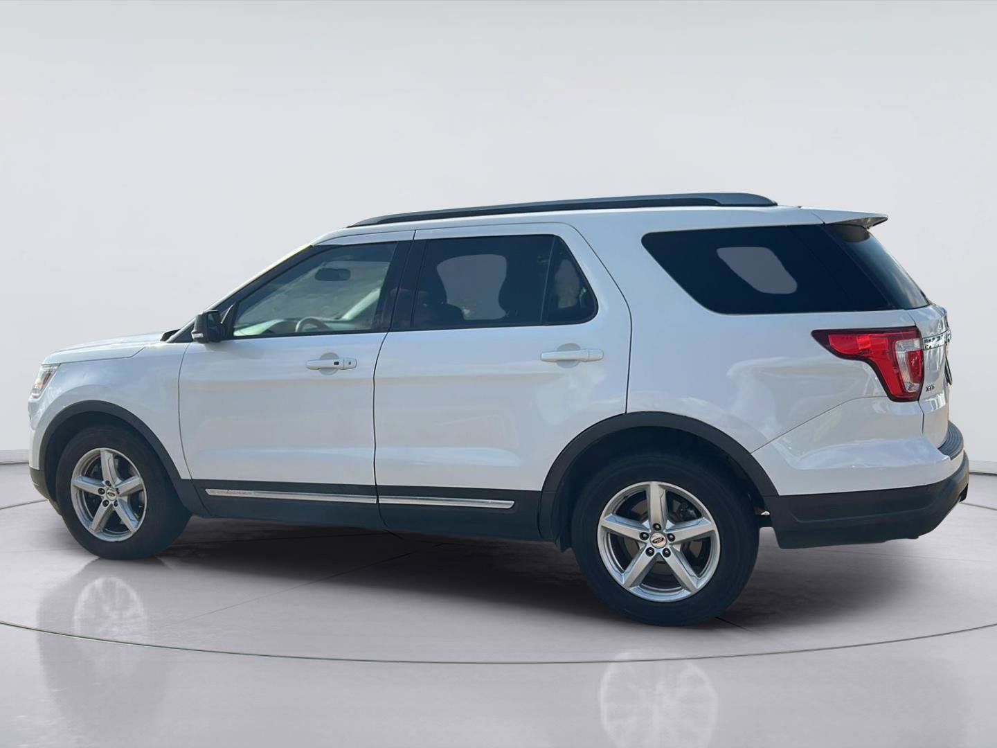 Used 2019 Ford Explorer XLT w/ Equipment Group 201A FWD image 6