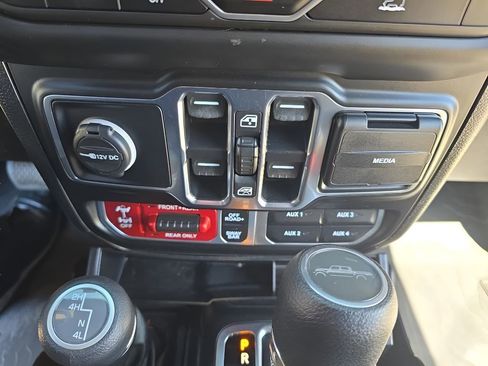 Used 2021 Jeep Gladiator Rubicon w/ LED Lighting Group AWD/4WD image 26