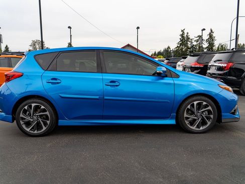 Used 2018 Toyota Corolla iM w/ All-Weather Mat Package FWD image 9