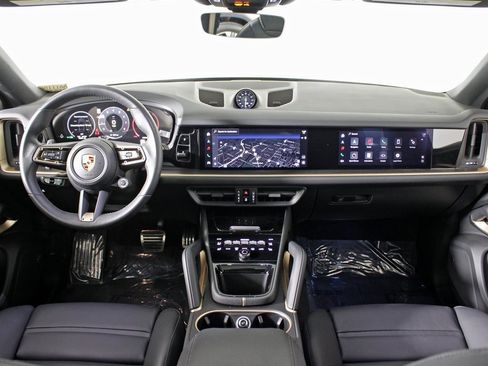 Used 2024 Porsche Cayenne S image 19