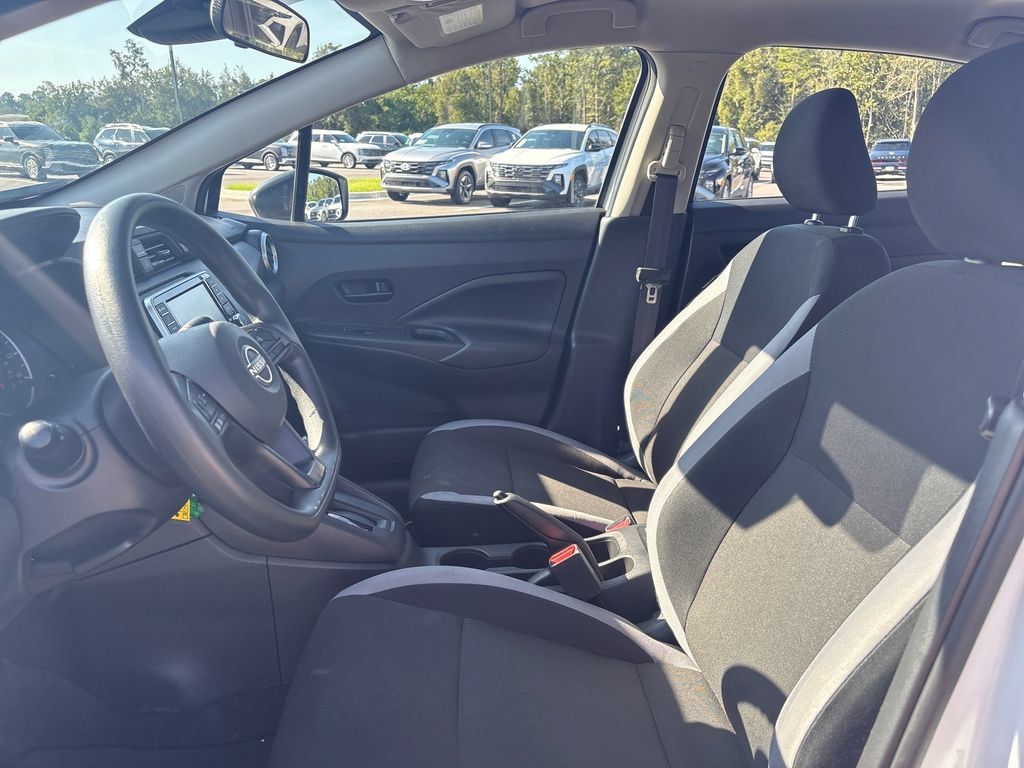 Used 2025 Nissan Versa S FWD image 4